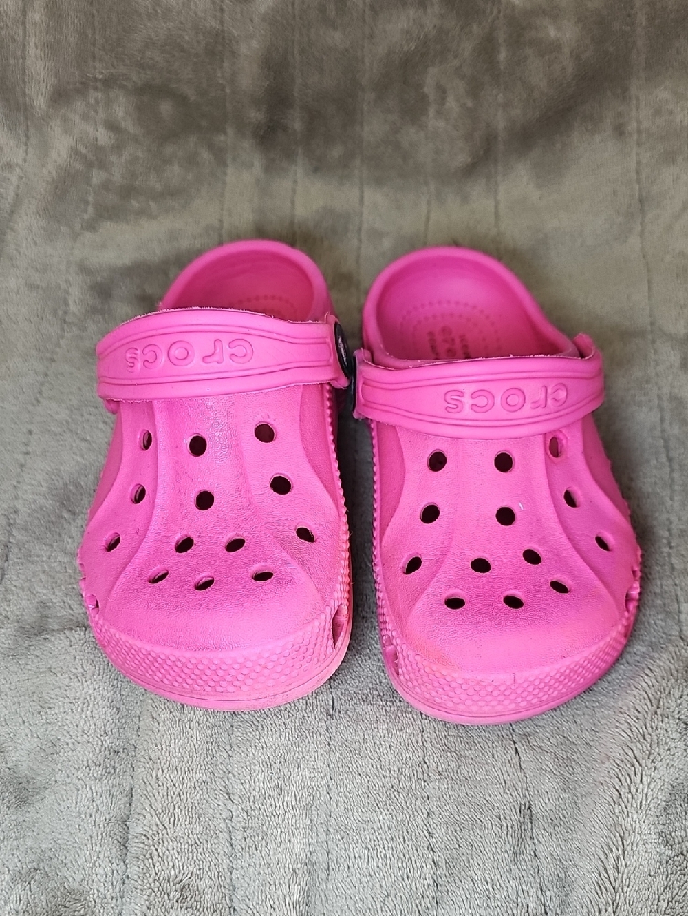 CROCS Kids Classic Clog in Bright Pink Toddler Childrens Size 8 C